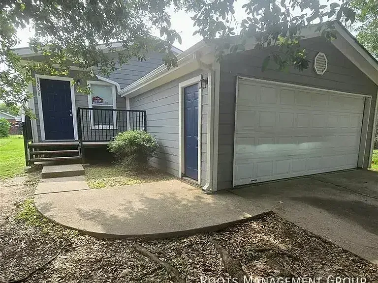 15858 Clarke Springs Dr #15858C — Photo 1