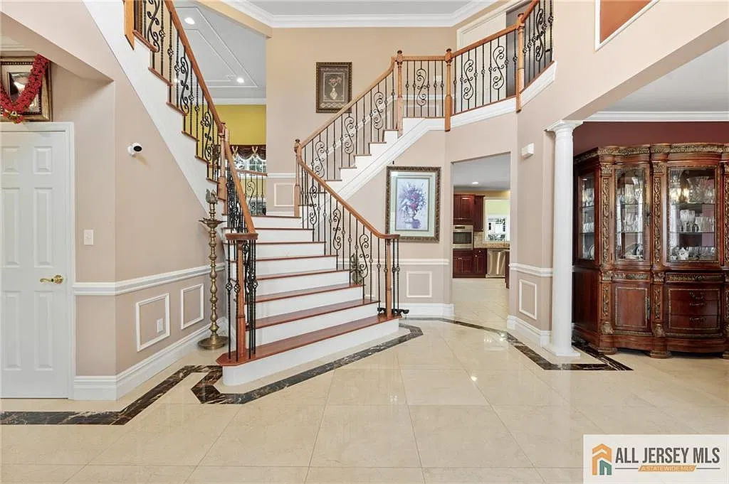 5 bed, 5.0 bath, 4200 sqft, $7,000 — Photo 3