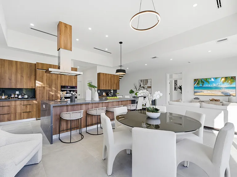 1308 Avocado Isle — Photo 12