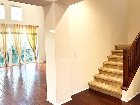 5th image of 5701 Como Cir