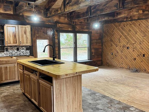 4th image of 713 Runyon Ln