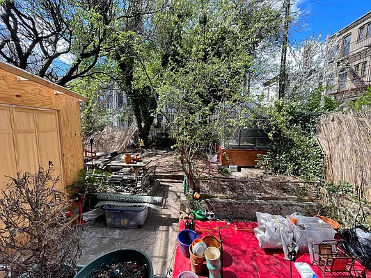 Rented by Evergreen Realty & Investments | media 7