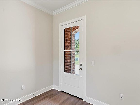 4th image of 144 Stapleton Dr