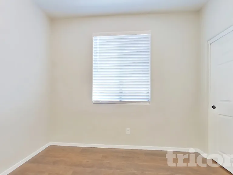 6608 S 45th Ln — Photo 10