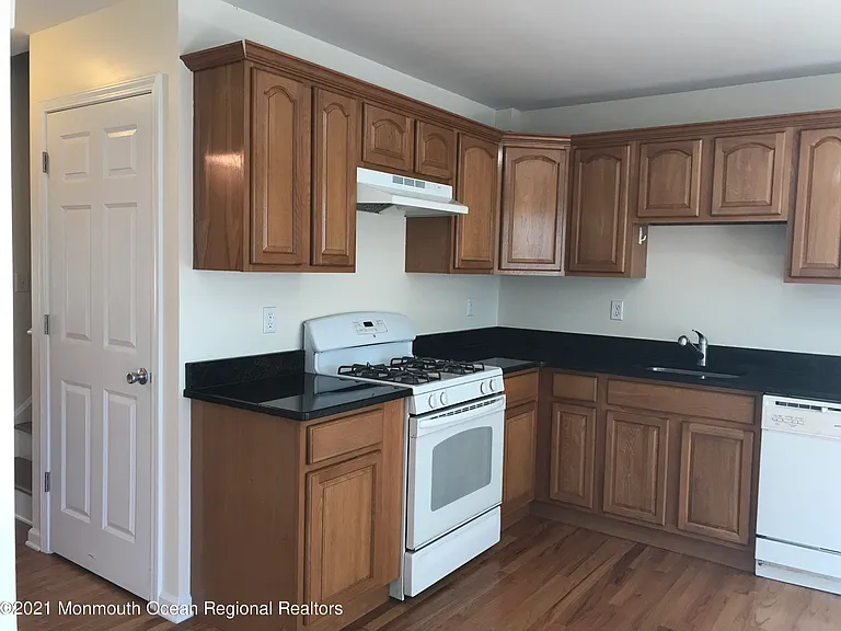 112 Morris Ave #B — Photo 6