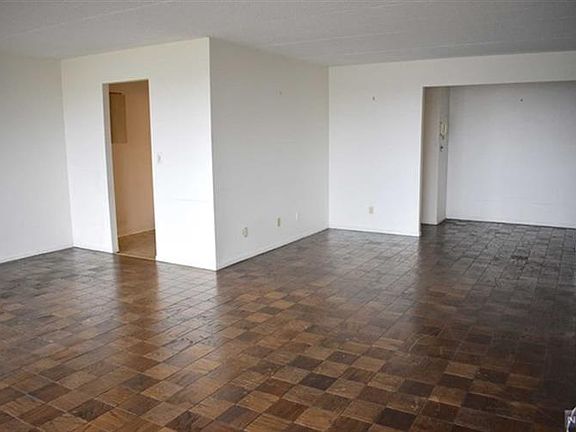 4th image of 1600 Center Ave Unit 12-12C