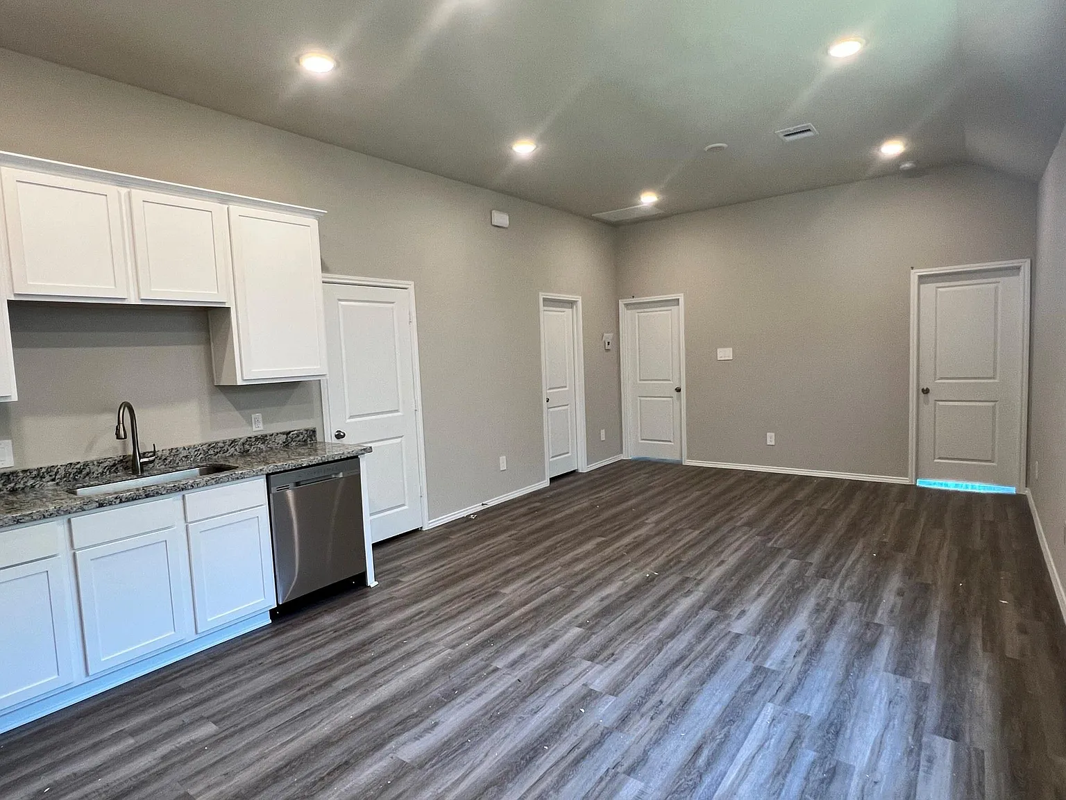 3 bed, 2.0 bath, 1000 sqft, $1,275 — Photo 4