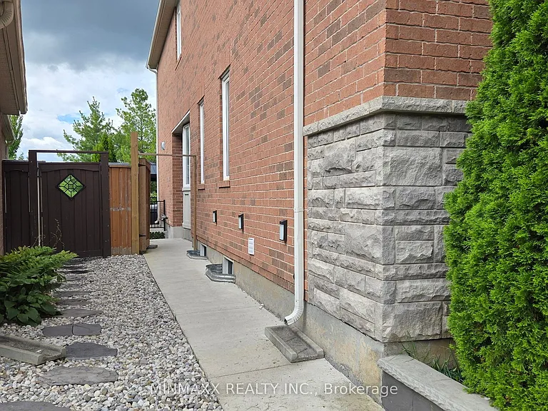 419 Wettlaufer Ter — Photo 42