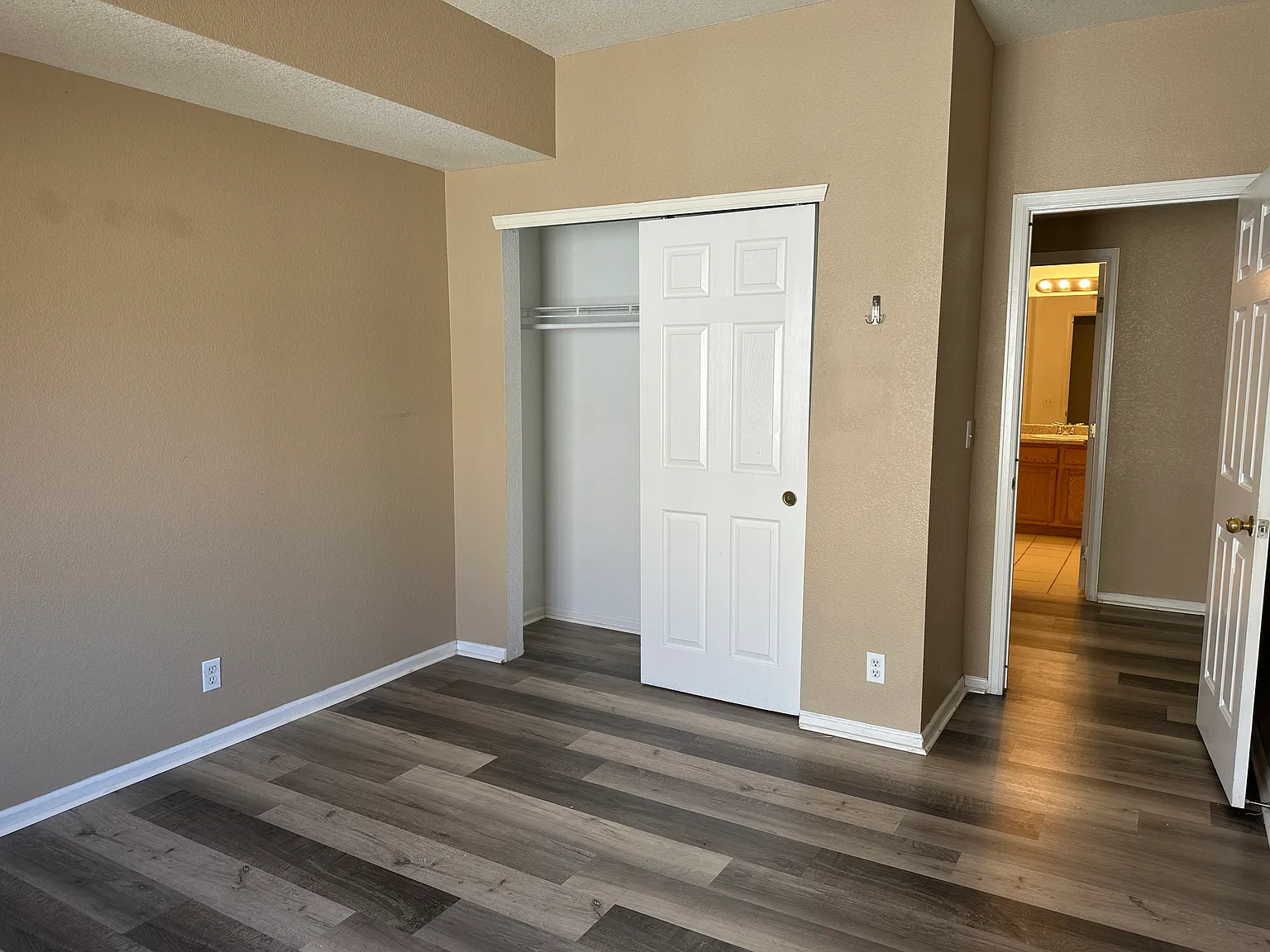 2 bed, 1061 sqft, $1,650 — Photo 1