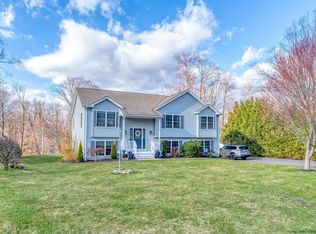 27 Canterbury Dr, Saugerties, NY 12477