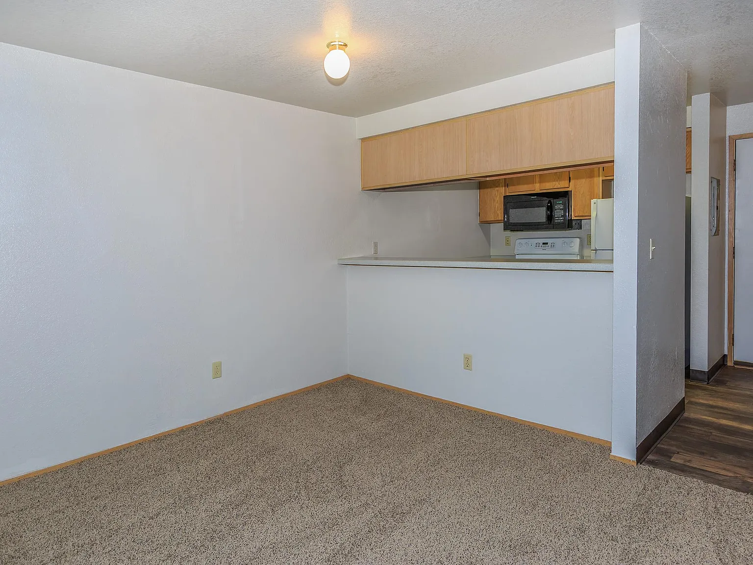 Emerald Court — Photo 3