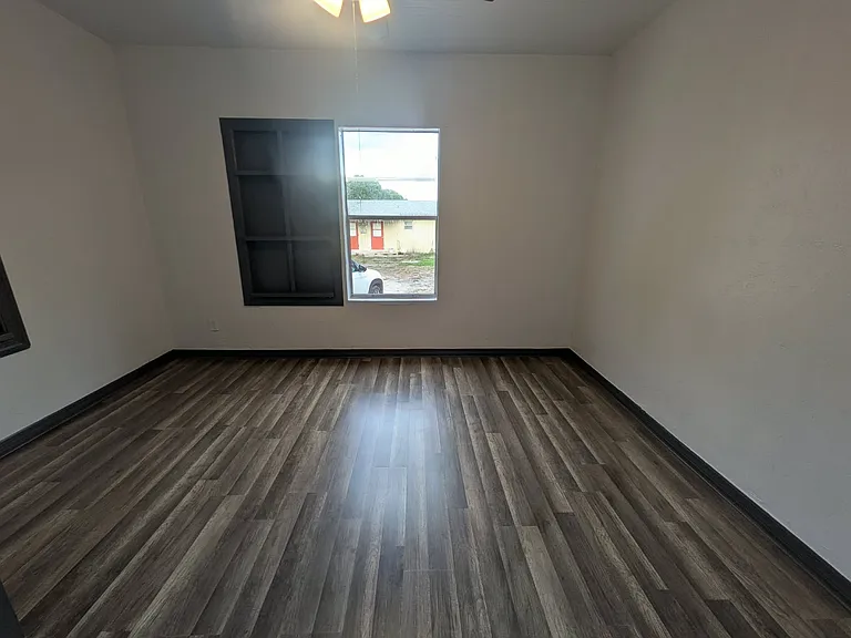 1507 Avenue I #B — Photo 19