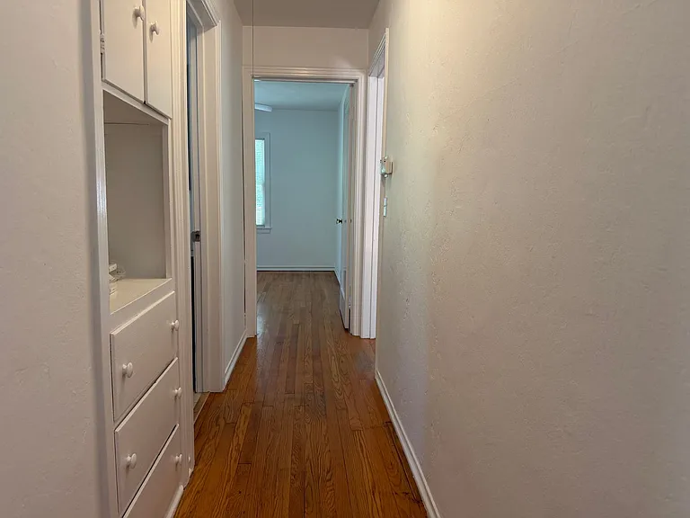 6039 Van Alstine Ave — Photo 9