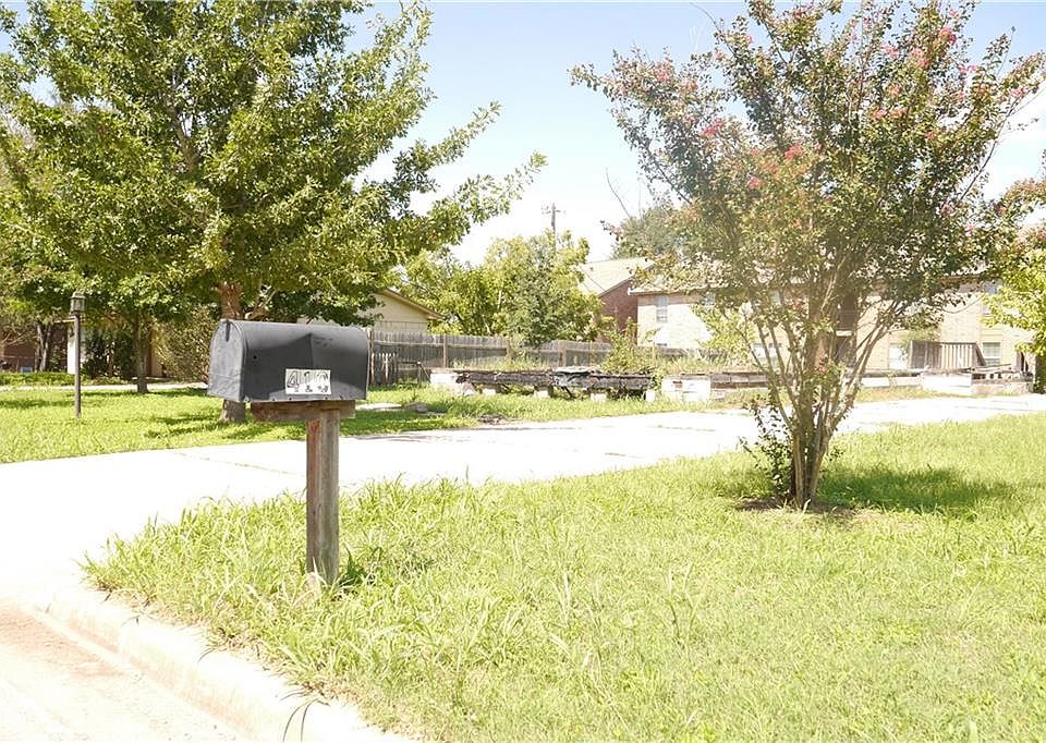 1st image of 410 Persimmon St
