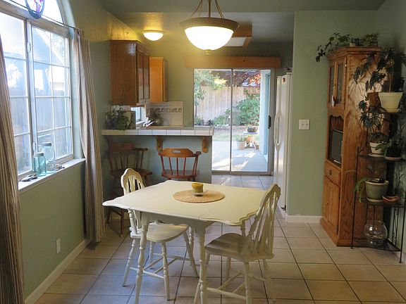 vaulted ceiling & good light