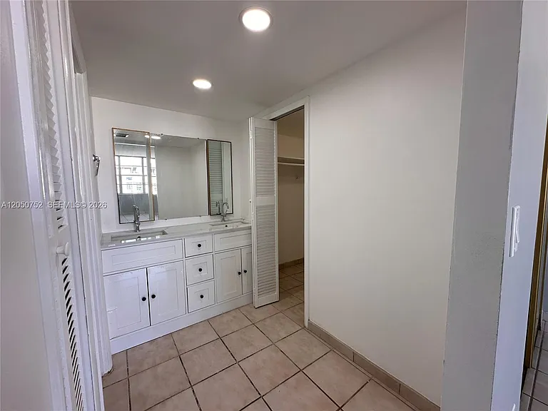 2025 NE 164th St #1008 — Photo 37