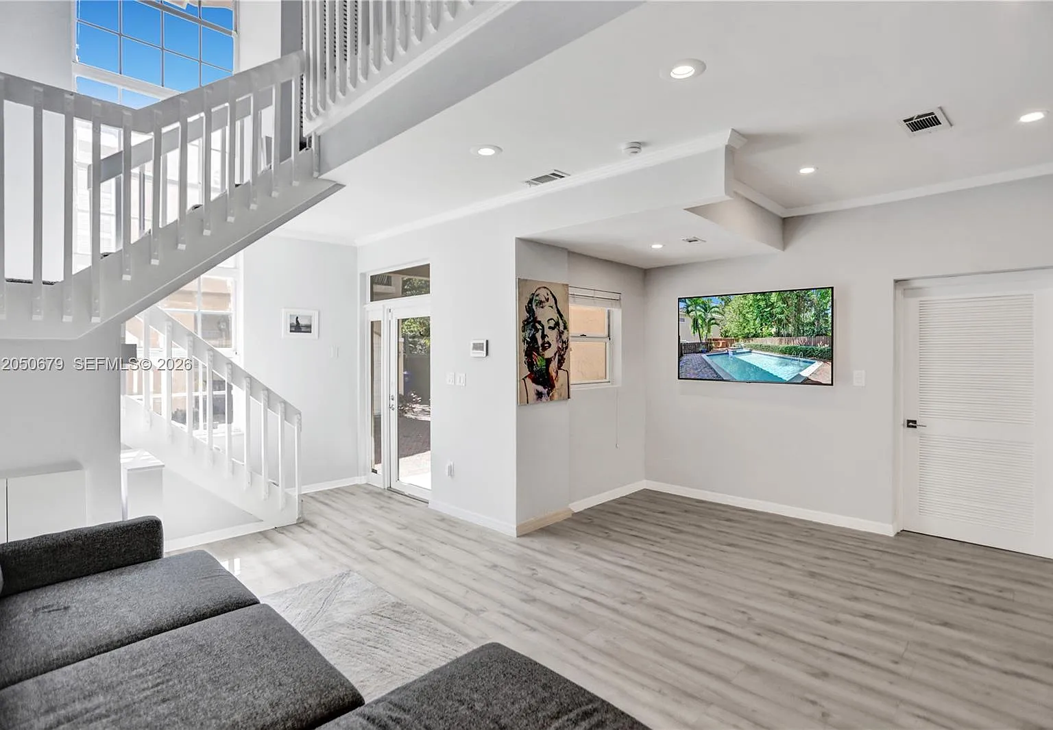 3 bed, 1220 sqft, $6,150 — Photo 2