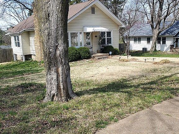 3rd image of 905 Edna Ave