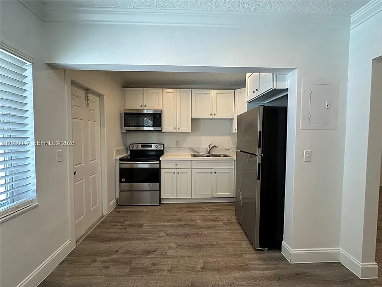 1737 Liberty St #10 — Photo 3