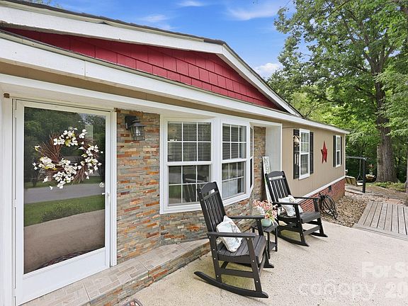 3rd image of 5375 Montana Cir NW