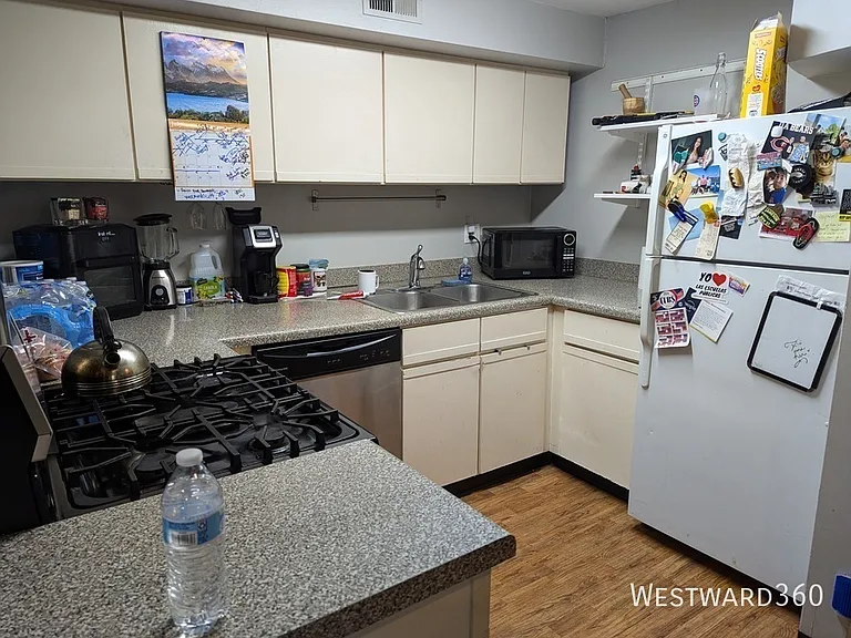 1528 W Wellington Ave #G — Photo 2
