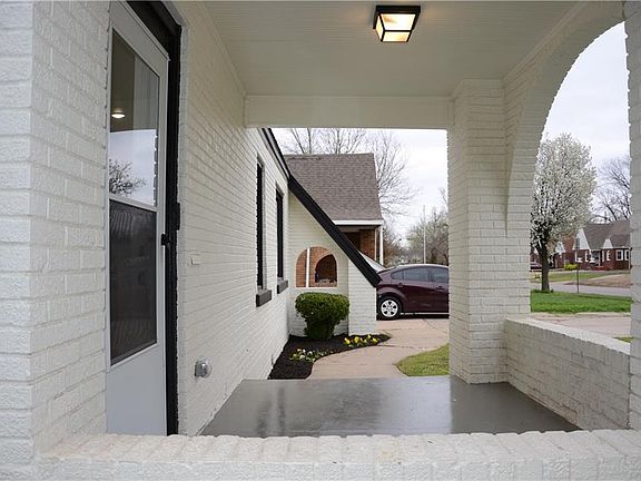 2nd image of 1109 NE 16th St