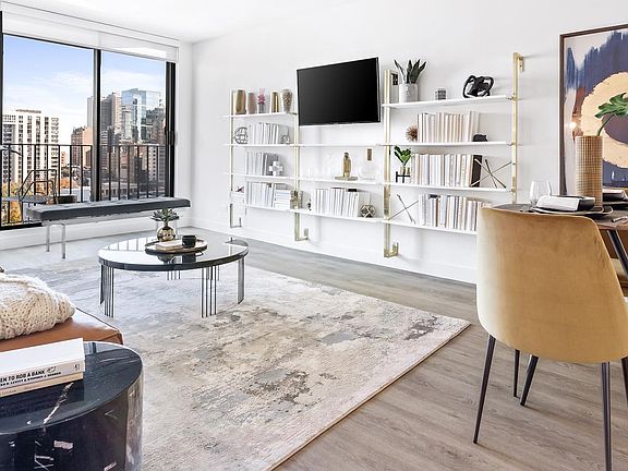 5th image of 1235 N Lasalle St #405