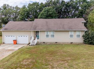 100 Country Ln, Vandalia, IL 62471