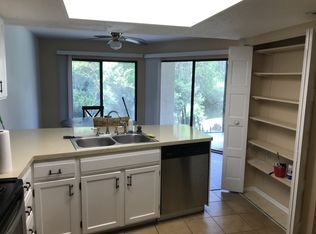 8709 Como Lake Dr, Jacksonville, FL 32256