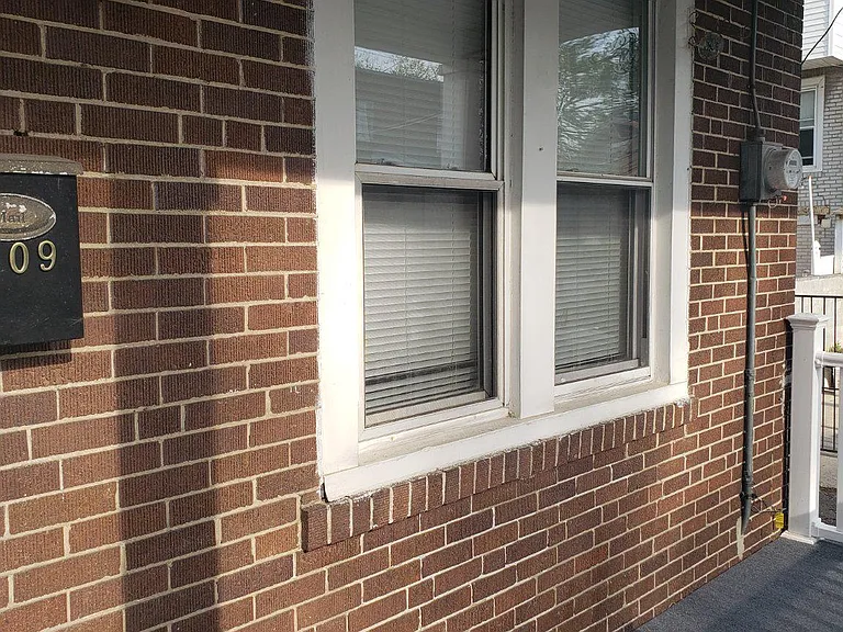 209 Cedar Ave — Photo 2