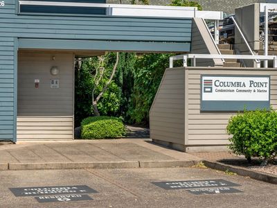 113 N Hayden Bay Dr, Portland, OR, 97217
