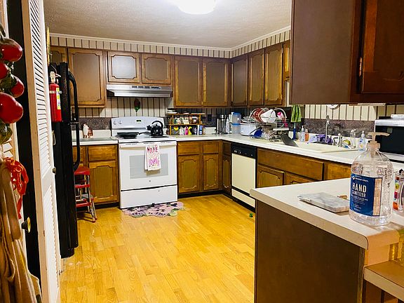 4th image of 609 N Hills Dr
