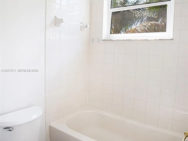 4234 NE 9th St #4234 — Photo 13