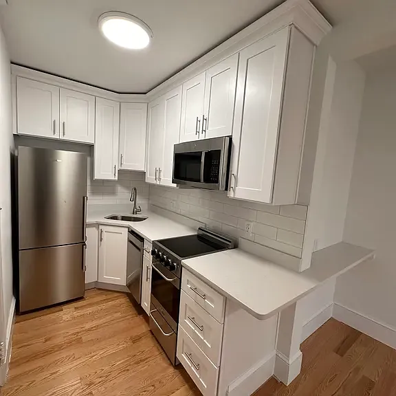 18 Centre St #106 — Photo 1