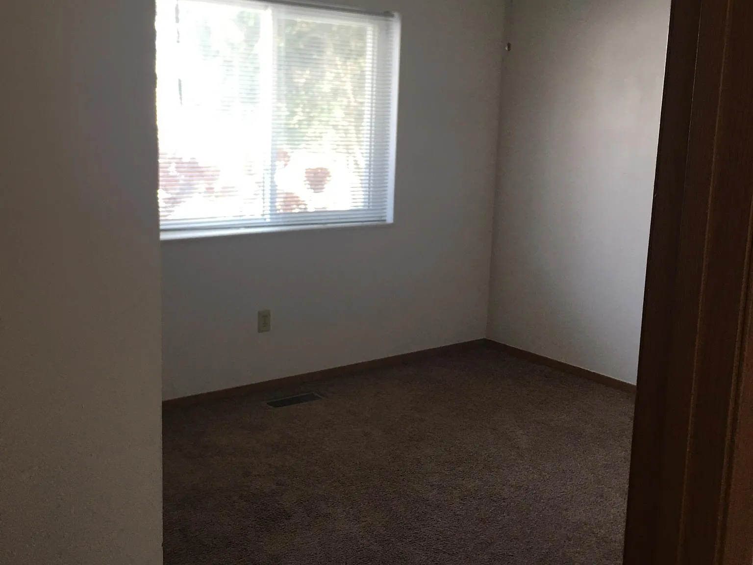 3 bed, 1200 sqft, $1,400 — Photo 4