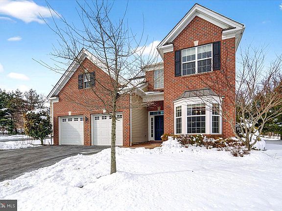 3rd image of 4 Huntington Ct