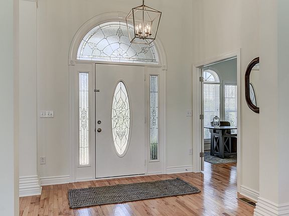 4th image of 423 Fieldstone Dr