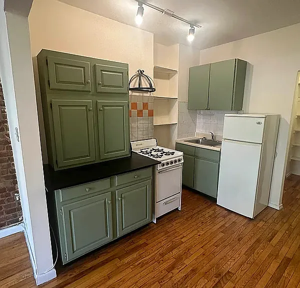 1365 1st Ave #3D — Photo 2