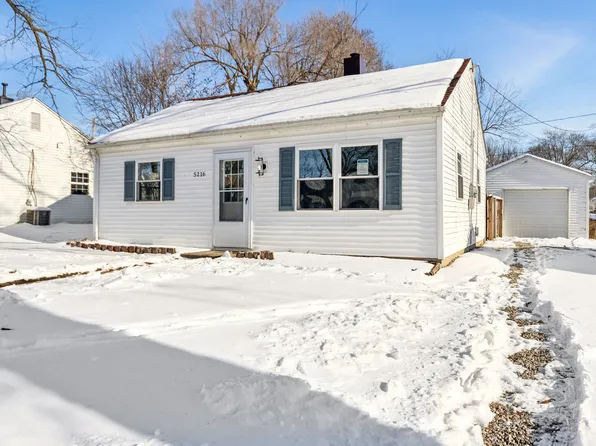 5216 N Roberts Rd, Peoria Heights, IL 61616