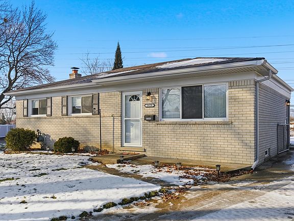 4th image of 29379 Newport Dr