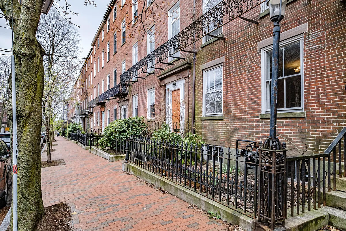 Building Photo - 108 Park St #2