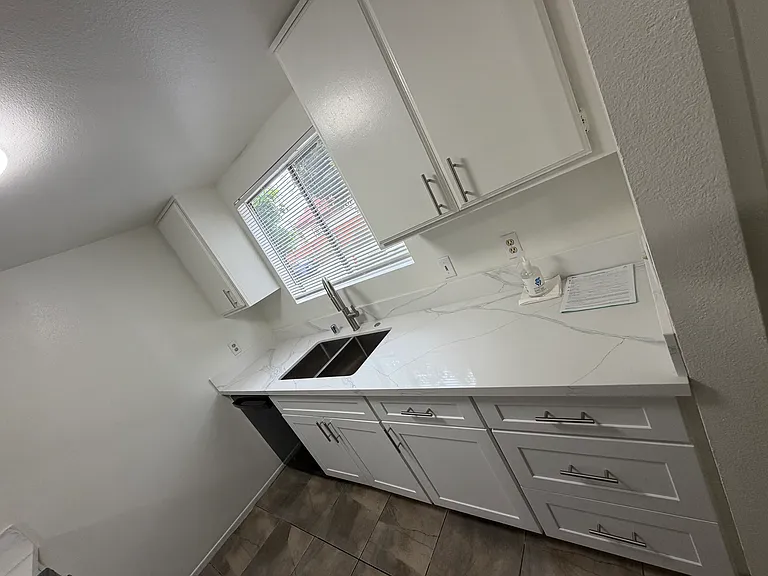 1434 N California Ave #5 — Photo 5
