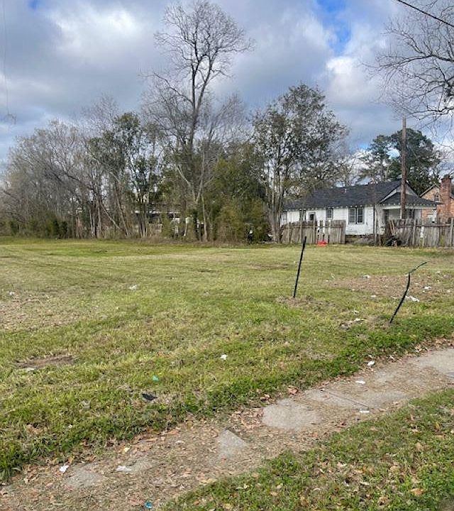 2nd image of 5265 Hollywood St