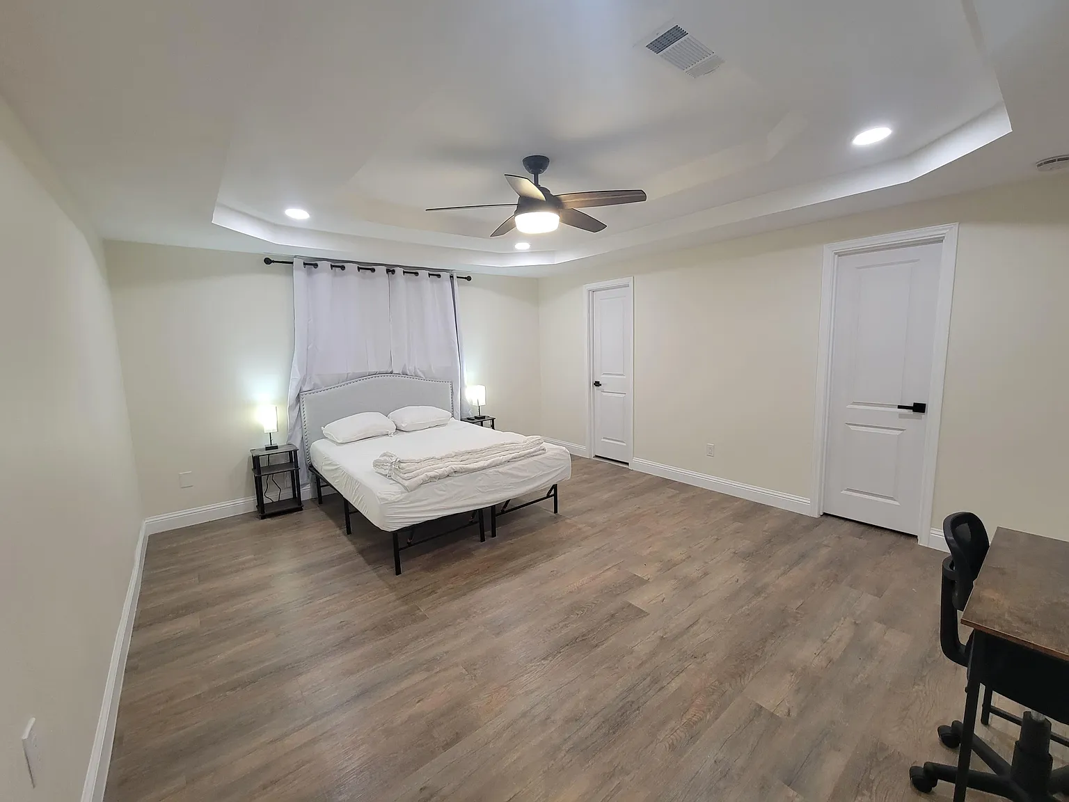 4 bed, 3.0 bath, 2339 sqft, $685 — Photo 1