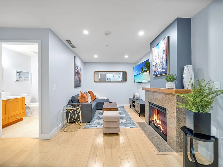700 W East St #402 — Photo 19