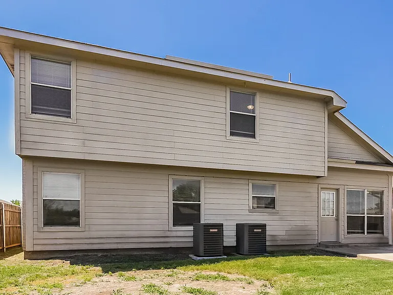 2400 Stagecoach St — Photo 17
