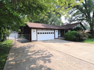 2421 S Victory Dr, Beloit, WI 53511