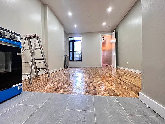 2nd image of 2318 Bedford Ave #1F