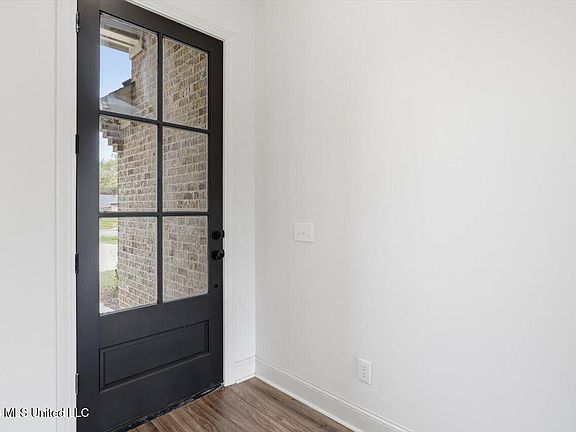 4th image of 229 Jasmine Cove Cir
