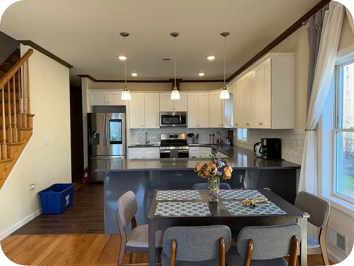 5 bed, 2200 sqft, $4,790 — Photo 4